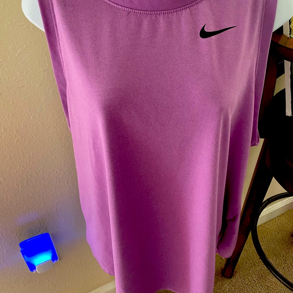 Nike tee shirt! Gently used! Light weight!